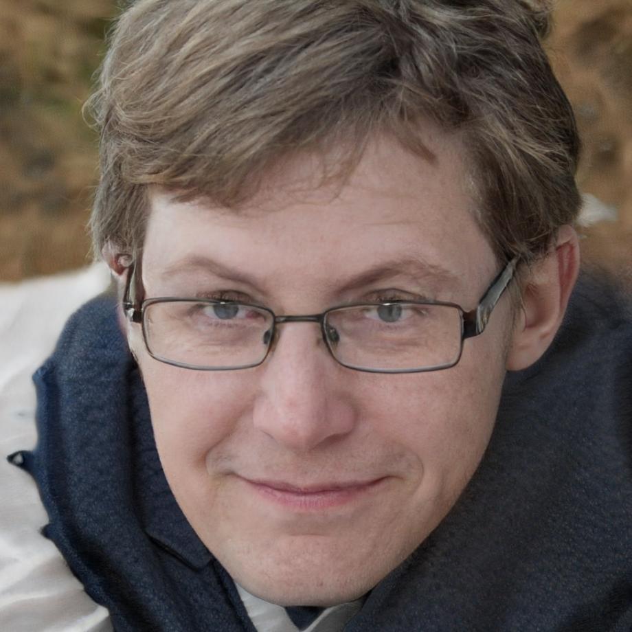 Professional financial advisor Kasper Lindholm in business attire